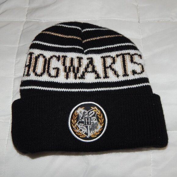 Harry Potter Hogwarts Stocking Cap Hat One Size Fits Most - Picture 1 of 2